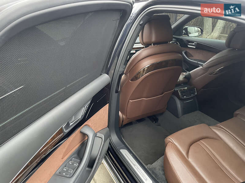 Седан Audi A8 2015 в Днепре