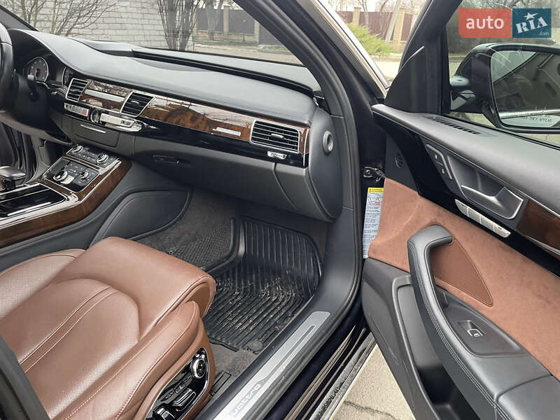 Седан Audi A8 2015 в Днепре