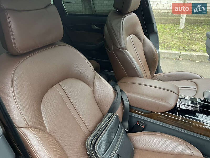 Седан Audi A8 2015 в Днепре