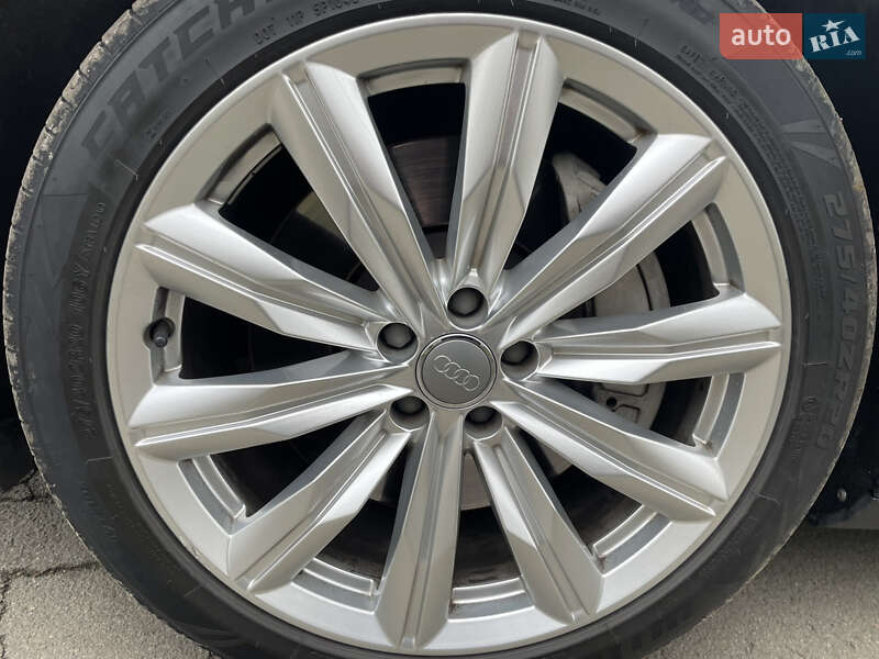 Седан Audi A8 2015 в Днепре