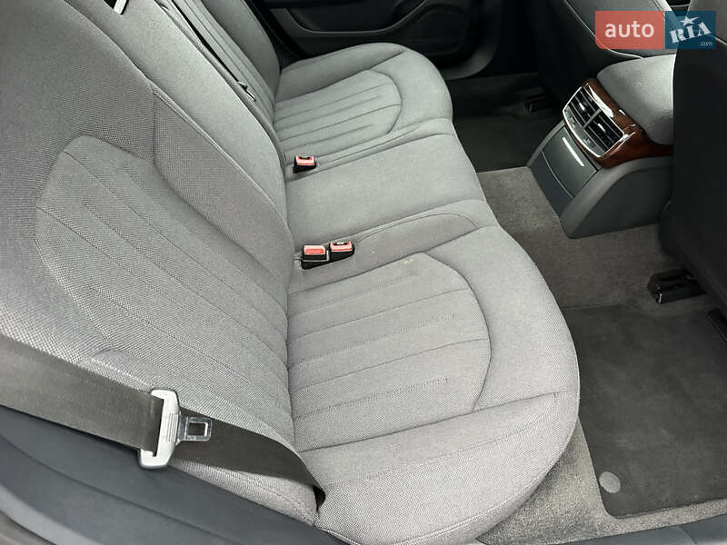 Седан Audi A8 2012 в Киеве