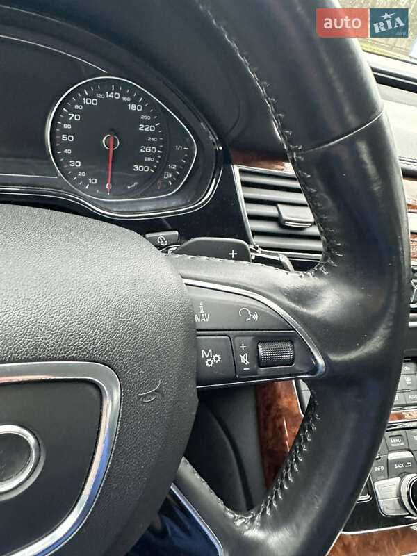 Седан Audi A8 2012 в Киеве