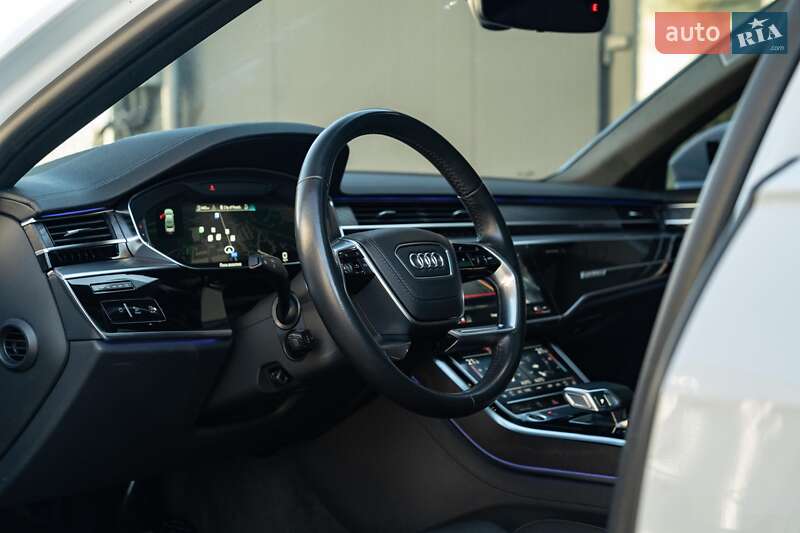 Седан Audi A8 2021 в Чернівцях