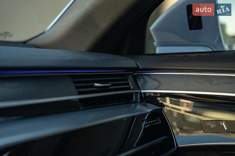 Седан Audi A8 2021 в Черновцах