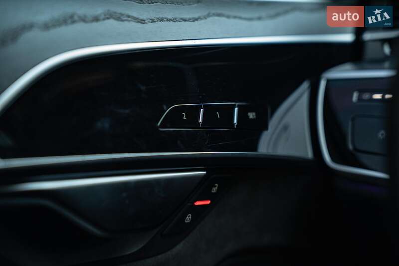Седан Audi A8 2021 в Черновцах