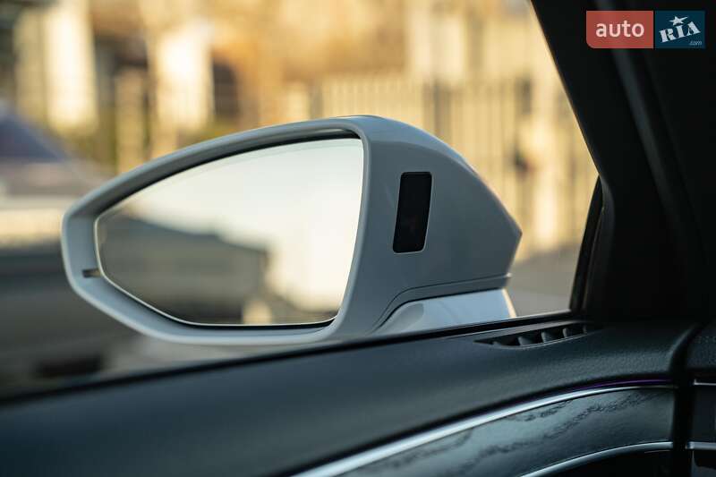 Седан Audi A8 2021 в Чернівцях