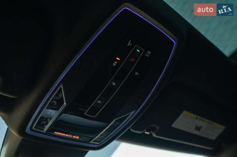 Седан Audi A8 2021 в Черновцах