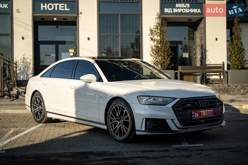 Седан Audi A8 2021 в Чернівцях