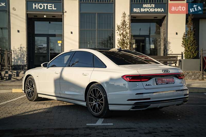 Седан Audi A8 2021 в Черновцах