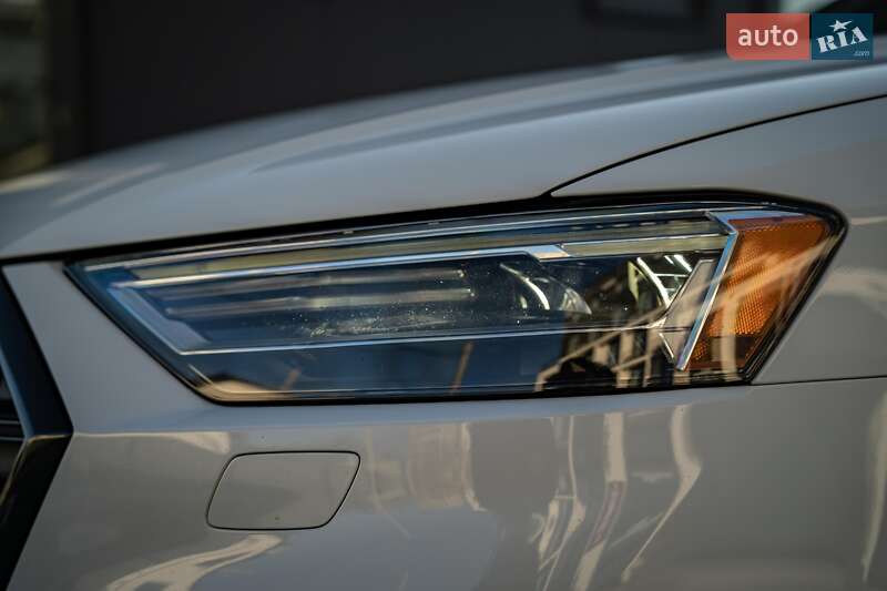 Седан Audi A8 2021 в Черновцах