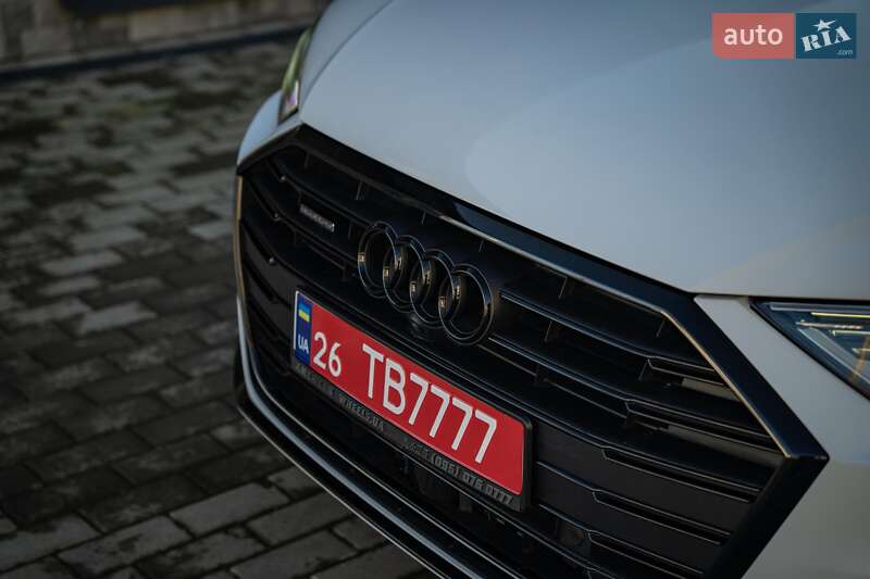 Седан Audi A8 2021 в Черновцах