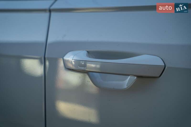 Седан Audi A8 2021 в Черновцах