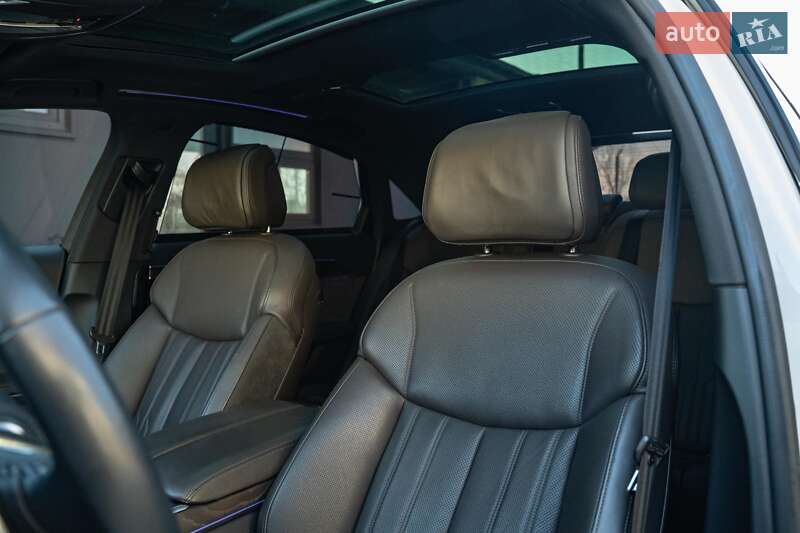 Седан Audi A8 2021 в Черновцах