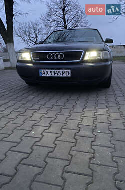 Седан Audi A8 1995 в Близнюках
