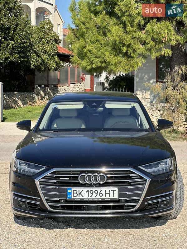 2019 Audi A8, VIN WAUZZZF86KN013417:plate — фото 1 (autoria)