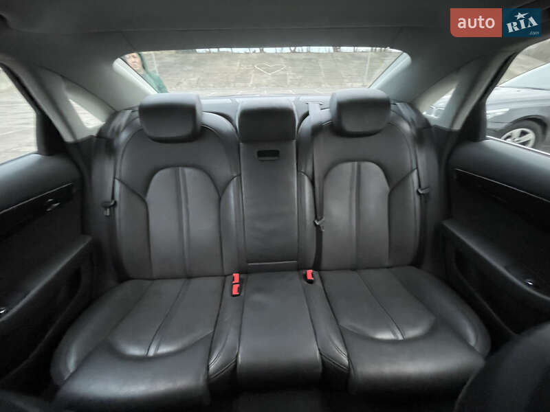Седан Audi A8 2013 в Киеве
