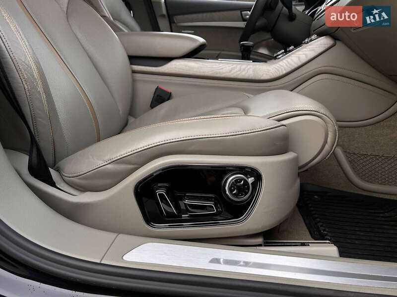 Седан Audi A8 2013 в Киеве