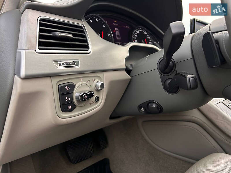 Седан Audi A8 2013 в Киеве