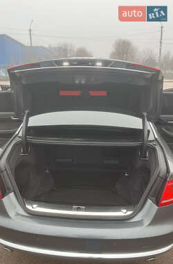 Седан Audi A8 2014 в Коростене