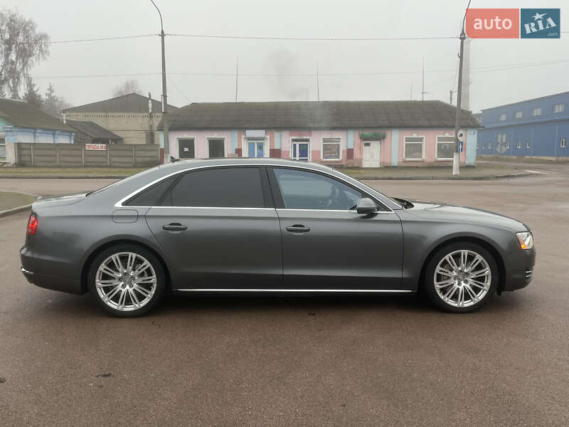 Седан Audi A8 2014 в Коростене