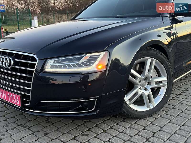 Седан Audi A8 2016 в Львові