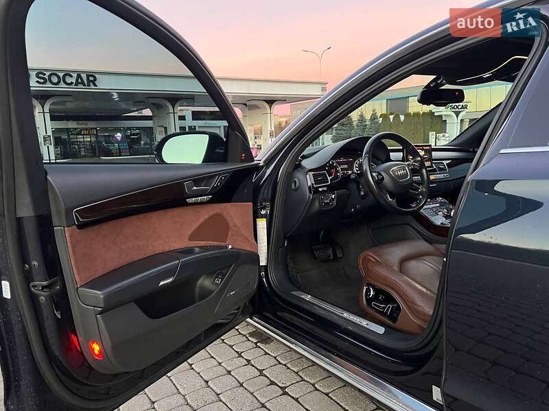 Седан Audi A8 2016 в Львові