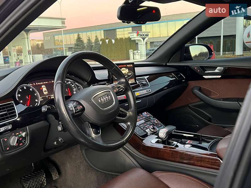 Седан Audi A8 2016 в Львові