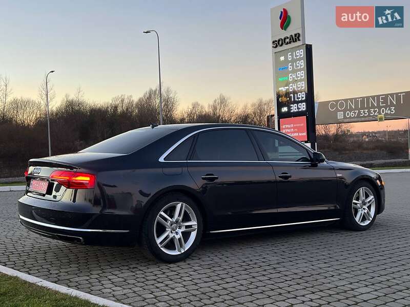 Седан Audi A8 2016 в Львові