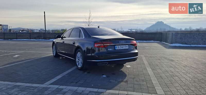 Седан Audi A8 2017 в Мукачево