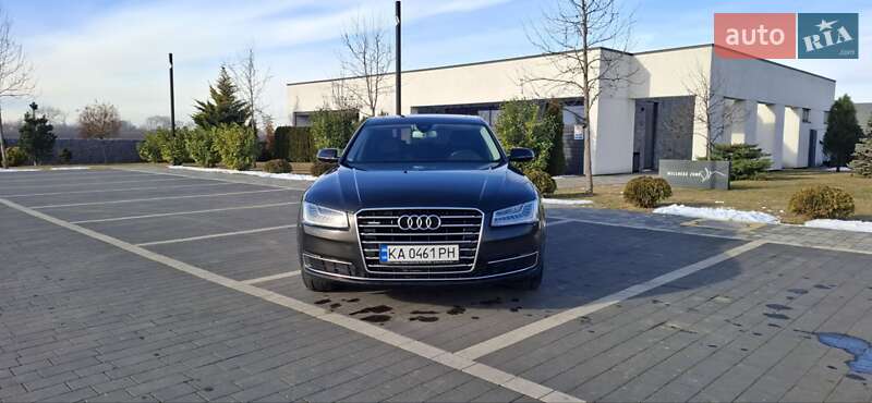 Седан Audi A8 2017 в Мукачево