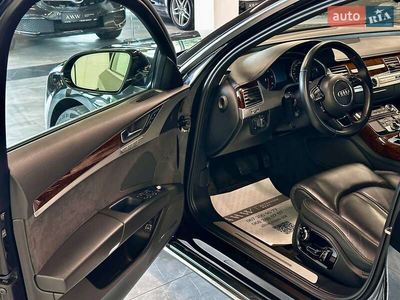 Седан Audi A8 2013 в Львове
