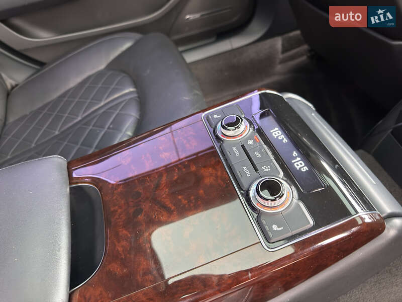 Седан Audi A8 2012 в Черновцах