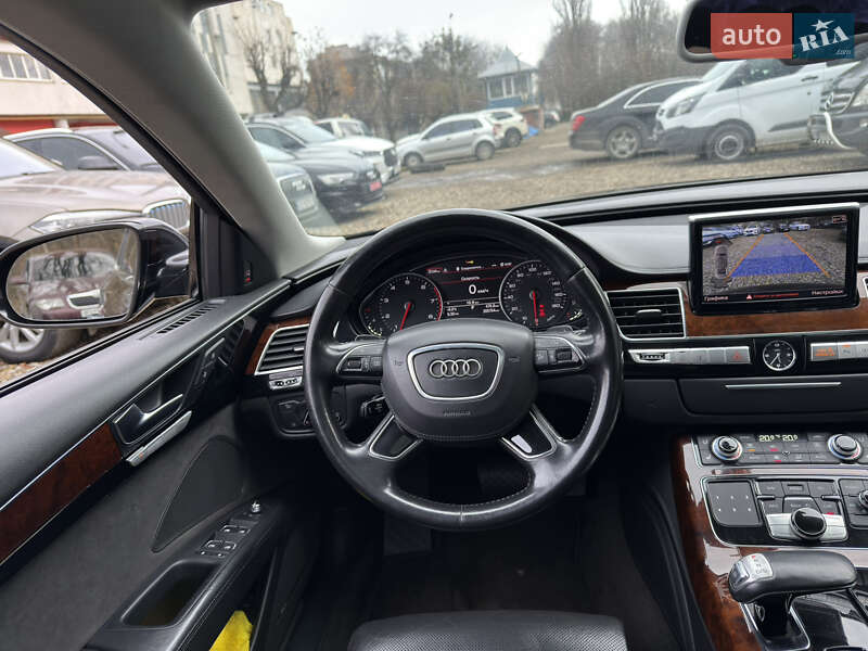 Седан Audi A8 2012 в Черновцах