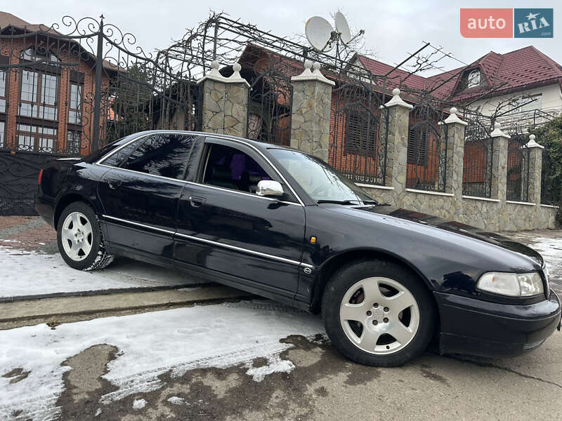 Седан Audi A8 1997 в Тячеве