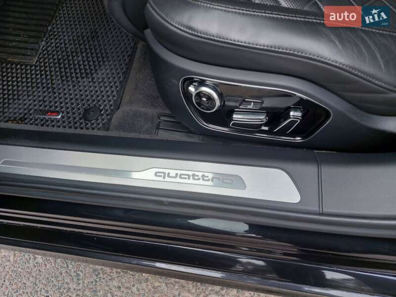 Седан Audi A8 2015 в Буске