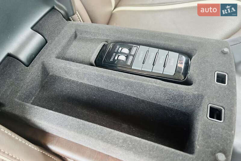 Седан Audi A8 2012 в Львове