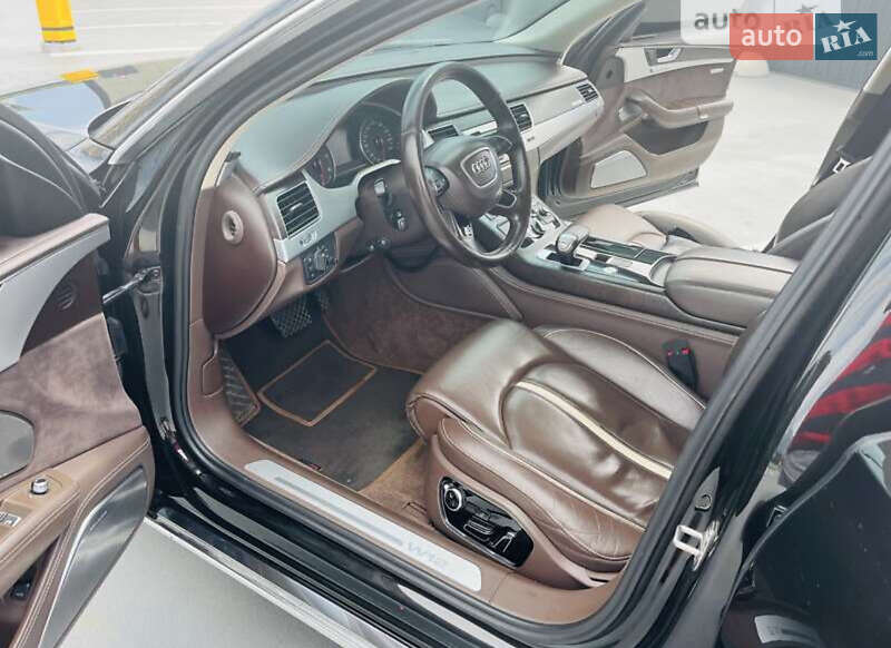 Седан Audi A8 2012 в Львове
