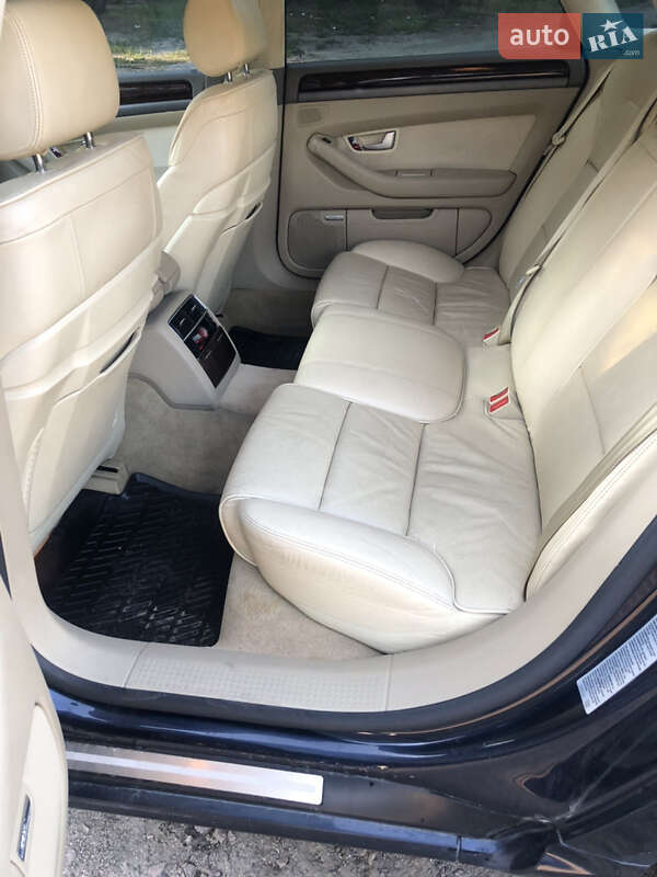 Седан Audi A8 2004 в Буче