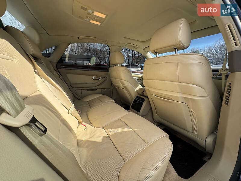 Седан Audi A8 2004 в Буче