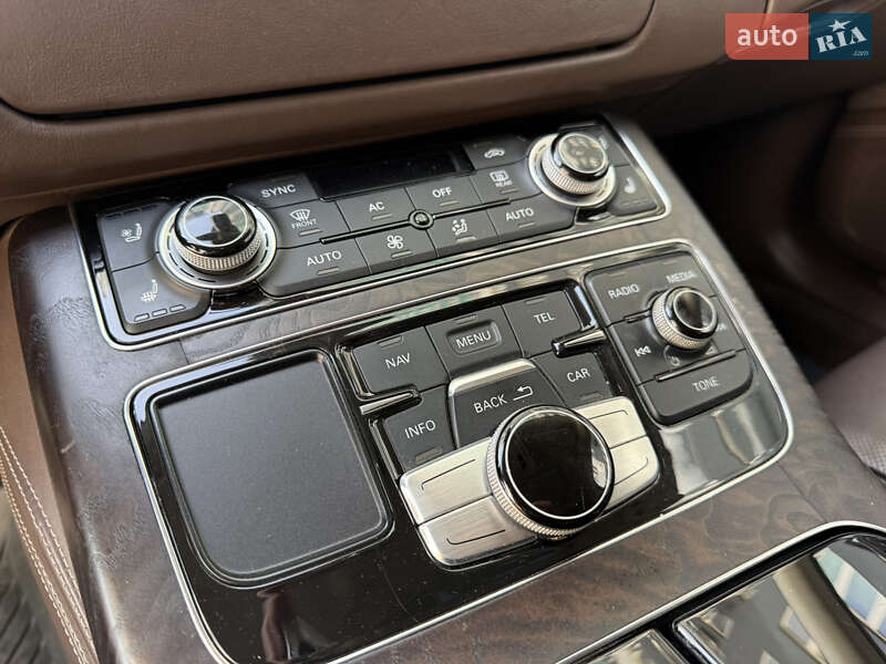 Седан Audi A8 2012 в Одессе