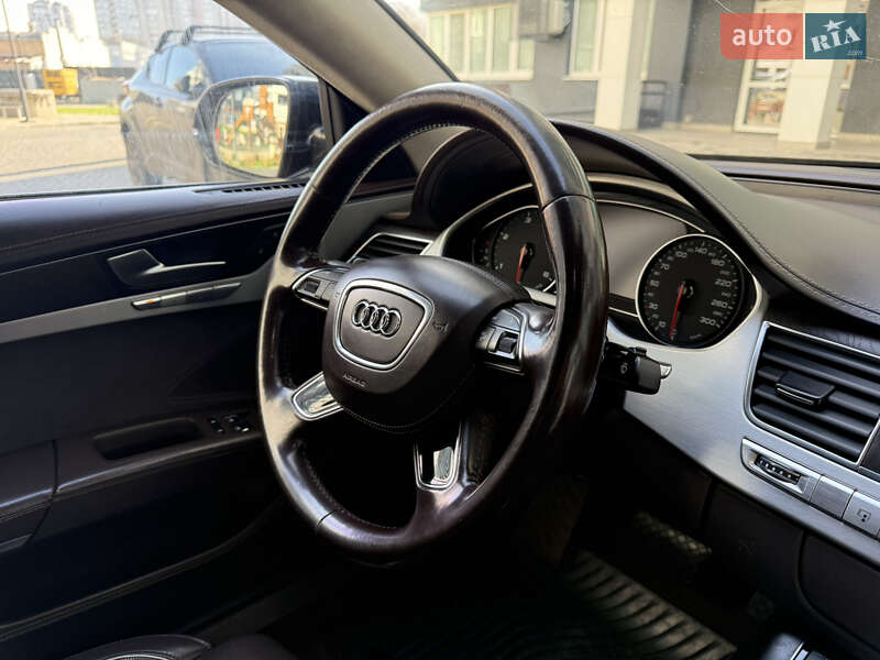 Седан Audi A8 2012 в Одессе