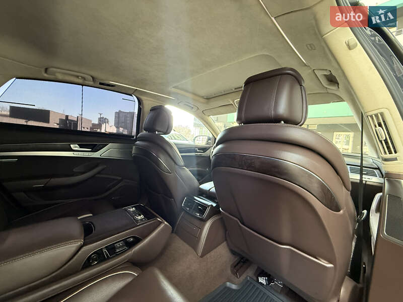 Седан Audi A8 2012 в Одессе
