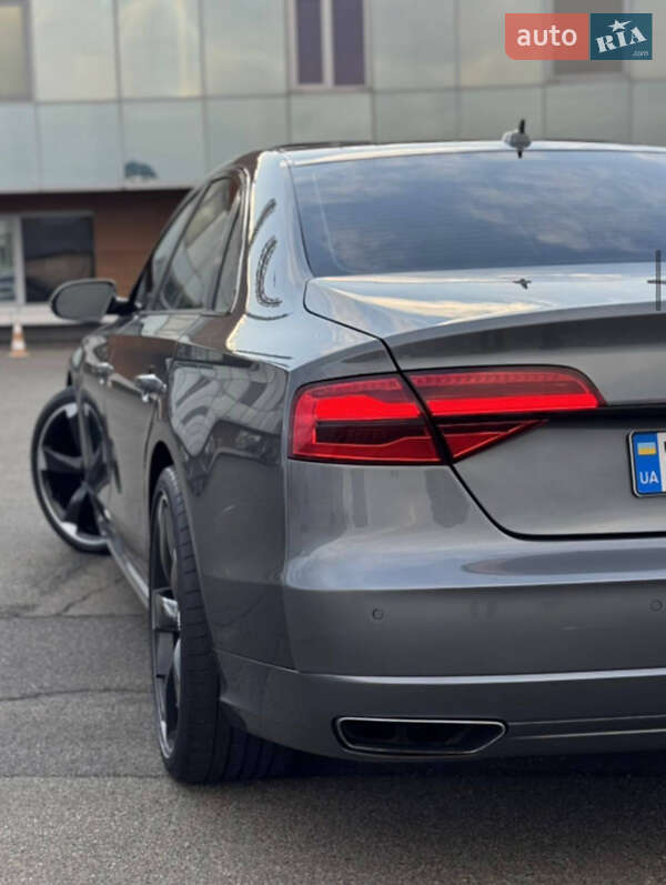 Седан Audi A8 2016 в Запорожье