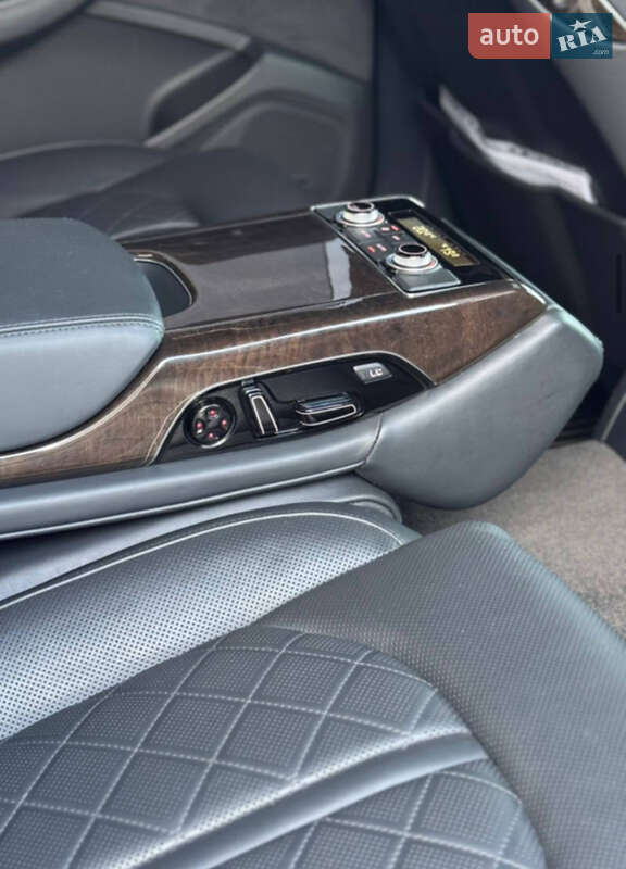 Седан Audi A8 2016 в Запорожье