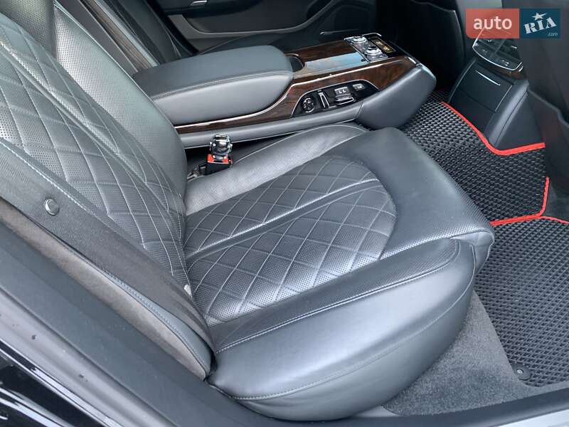 Седан Audi A8 2015 в Умани