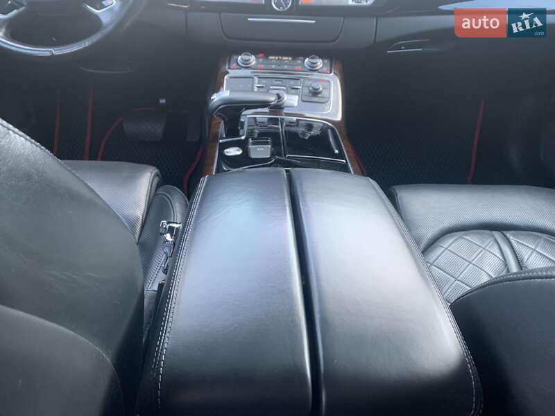 Седан Audi A8 2015 в Умани