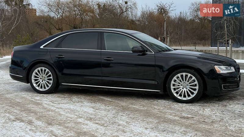 Седан Audi A8 2016 в Ровно