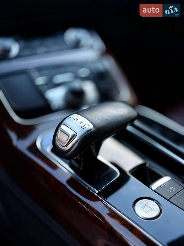 Седан Audi A8 2013 в Киеве