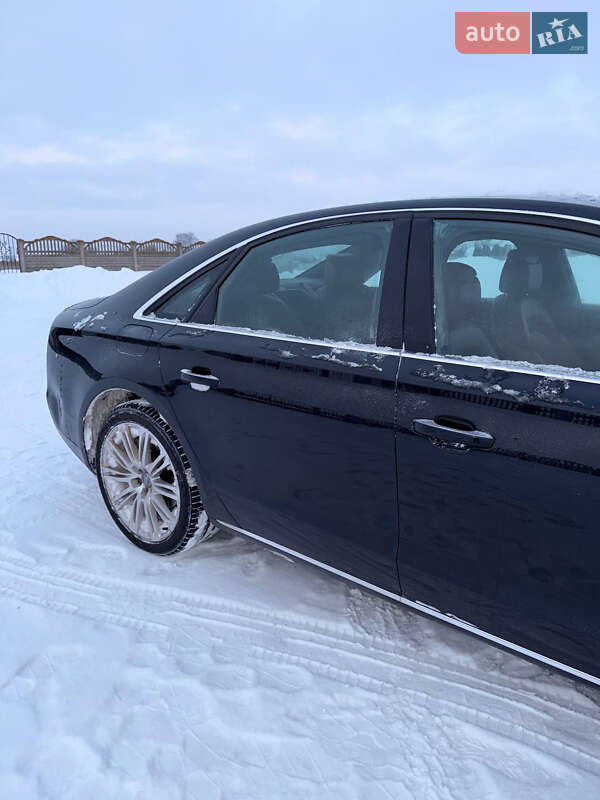 Седан Audi A8 2013 в Луцке