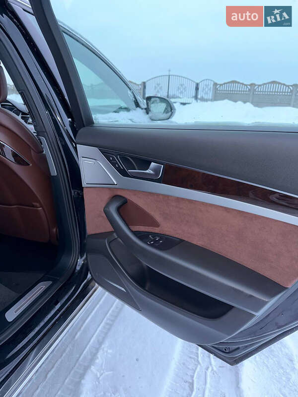 Седан Audi A8 2013 в Луцке